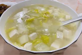 别小看这碗“白菜豆腐汤”，入秋后常喝，补充营养，强过人参汤图片