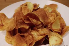 薯片的简单做法，原味嘎嘣脆，好吃不油腻，不错的居家零食图片