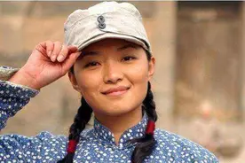 新版《亮剑》女主穿紧身裙？原版秀芹深入人心，真女八路长啥样？图片