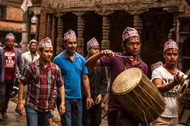 去完尼泊尔，我再也不相信岁月静好图片