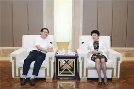 包惠会见新华社四川分社社长惠小勇图片