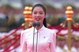 中国传媒大学校花冯琳，因在天安门前“领诵”走红，她去哪实习了图片