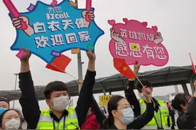 “英雄”归来！华西“王炸”天团落地成都图片