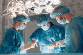 处理病人隐私时，护士会觉得尴尬吗？听听医护人员怎么说图片