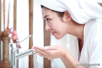 懂护肤的人，日常洗脸早就养成这4个好习惯，肌肤更加白嫩细滑