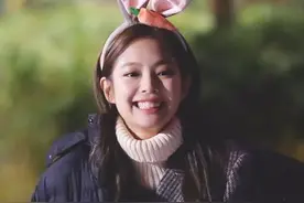 梦幻又妩媚！人间香奈儿！Jennie魅力无法挡图片