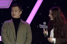 迪丽热巴台上和粉丝互动，真的完全木有架子，好阔爱视频封面