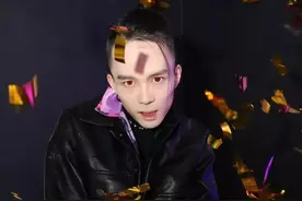 聊骚粉丝、团队厌女...鬼卞糊到无人问津，网友说这怪Jony J？图片