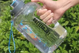 王俊凯同款大水“桶”！一桶顶8杯，能喝能健身，拒绝亚健康图片
