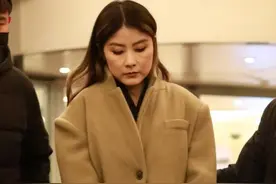 陈慧琳保养得真不赖，近镜头也看不到皱纹，板起脸来真霸气图片