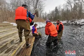 一群外国人在长白山的“粉雪奇遇”图片