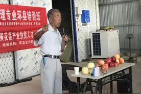 给万名农民当老师！杨凌八旬老教授在果园里“搭起”课堂图片