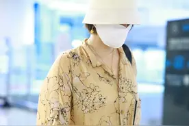 马伊琍越来越放飞自我了，穿不合身材的裙子像大妈，太浪费身材了图片