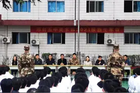 邢台市第五中学，美术部召开高一新生军训启动大会图片