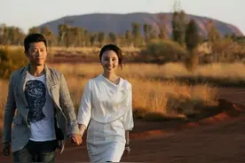 她和丈夫一见钟情，同居11年0绯闻，才42岁竟然有11个孩子？图片