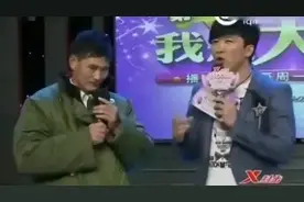 朱之文脱掉军大衣穿起时尚服装，台上沸腾一片，评委笑得直不起腰图片