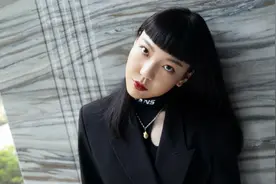 “巨星”吴莫愁：从代言费1.3亿到县城卖唱，她是资本的牺牲品吗图片