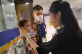 前央视一姐周涛罕现身，疑因央视压力大离职，现改演话剧状态更好图片