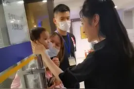 前央视一姐周涛罕现身，疑因央视压力大离职，现改演话剧状态更好图片
