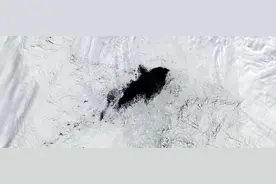 南极出事了，南极冰上出现了巨大空洞，面积与四川省相当图片