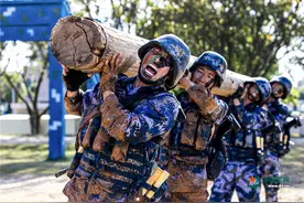 跟着海军陆战队队员进行极限战斗体能训练图片