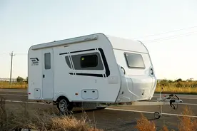 还在开着轿车自驾旅行？这些不到10万拖挂房车让你的旅行更舒适图片