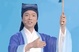 康辉罕见穿古装！化身许仙求爱白娘子李思思，遭调侃成“松鼠精”图片
