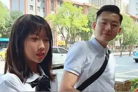有一种“早恋”叫“逆龄老爸接放学”，老师误会，学生：这是我爸图片