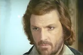 《神秘的黄玫瑰》为何每部中都有那个五十多岁还卖弄风情的女人？图片