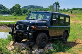 BJ212竟然真的出新款了 全新硬顶外观不输大G 真正的陆地坦克图片