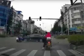 死刑！男子故意开车撞人致2死4伤，事后还下车抽烟跳舞图片