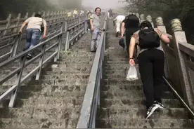 上天梯：“世界十大霸气楼梯”之一，以45度仰角冲击999个阶梯图片