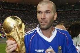 世界足坛六大天王巨星的绝技，球圣想象力丰富，罗纳尔多惊艳世人图片