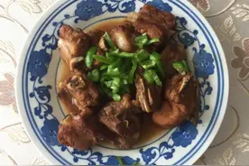 “高升排骨”制作的秘诀，不腌制、不焯水，色泽金黄，骨香肉嫩图片