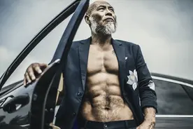 65岁成都大爷肌肉爆棚！保持运动，让你拥有18岁的老年生活图片