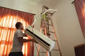 农村小伙拆卸旧空调，看似简单的活儿，不小心还有生命危险视频封面