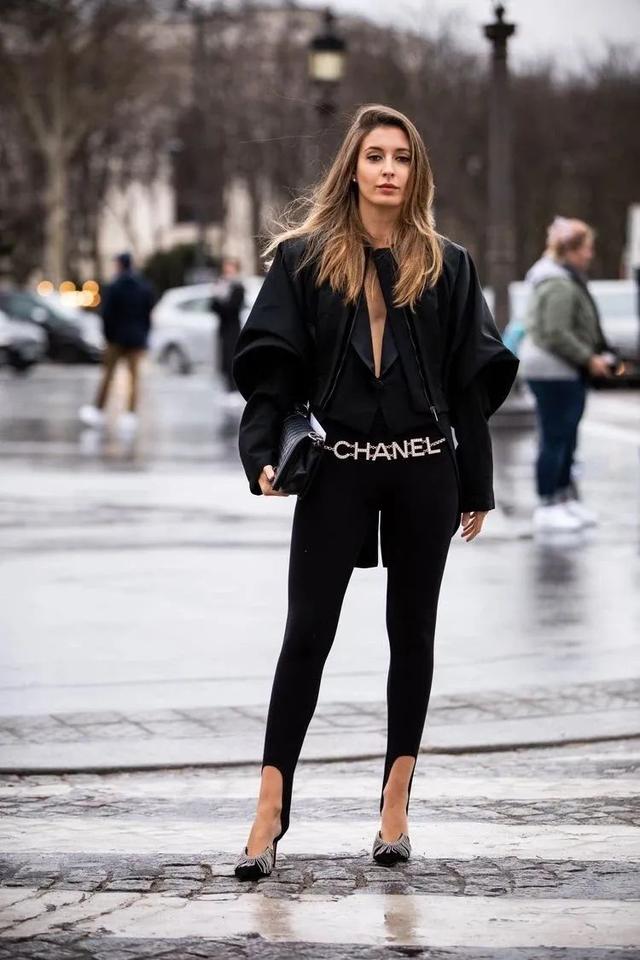 时尚圈的女孩不穿光腿神器穿什么？