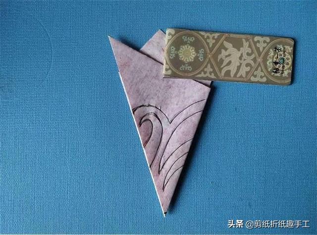 分享五瓣窗花剪纸教程：快过年了，自己剪的窗花贴上更有年味