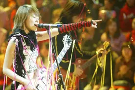 2009年，杨琳选择自杀，两任丈夫不参加葬礼，却争起了家产图片