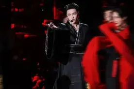 张艺兴跨年舞台的唱跳live可太太太绝了图片