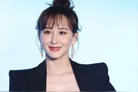 阔太胡静穿衣真大胆！西装配“透视内衣”玩性感，好身材呼之欲出图片