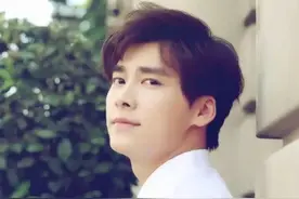 李易峰曾经居然爱得这么卑微，被女方狠甩，分手后哭着挽留并绝食图片