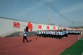 县城一校园里的春天：“唱”出精气神儿 “跑”出励志梦图片