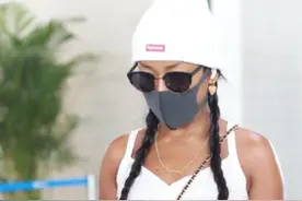 吉克隽逸真有勇气，上衣只有20厘米就算了，裤子比上衣还短图片