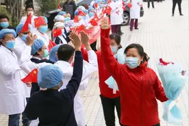 “终于吃到家里的味道！” 青岛第三批援鄂医疗队结束隔离休整回家图片