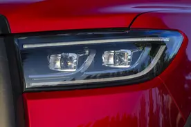 又一款柴油自动挡皮卡曝光，30年报废，可进城，还是合法改装图片