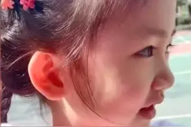 满满都是醋味！父亲吃醋女儿相机拍的都是男同学，女儿一句话化解图片