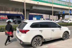 天天3·15 | 济南一三菱欧蓝德车主惊魄一刻：仪表盘上所有指示灯爆闪图片