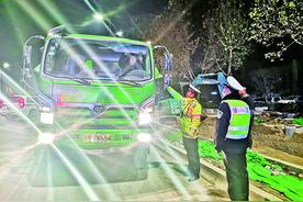 夜查市区非重点工程非法施工及高排放工程机械车辆违规行驶图片