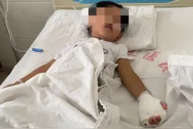 幼儿园实习老师扔塑料床不慎砸断男童小拇指，家长不接受园长也是好事的说法：受点小灾难就能经历大灾难？图片